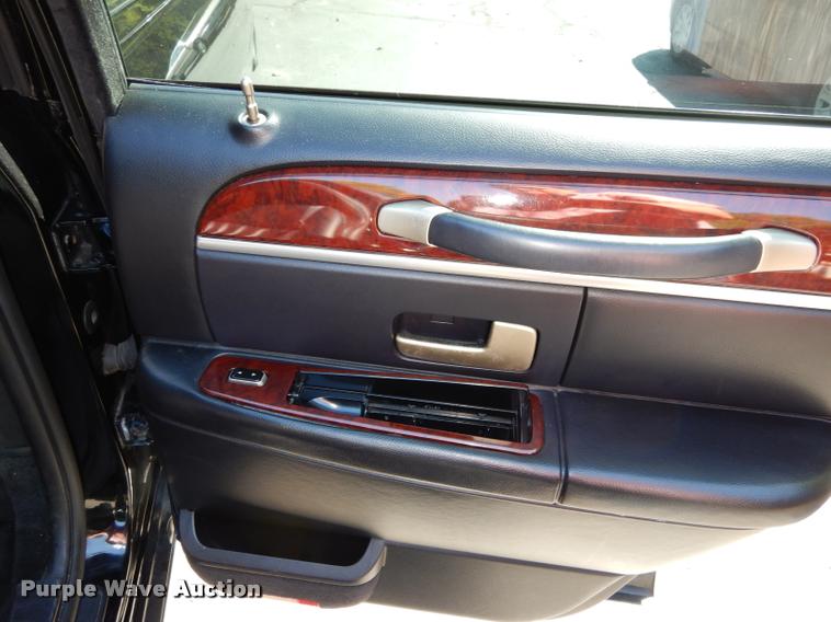 image for item DD0847 2004 Lincoln Town Car stretched limousine