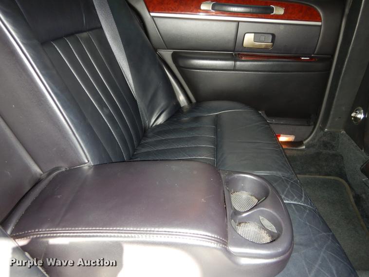 image for item DD0847 2004 Lincoln Town Car stretched limousine