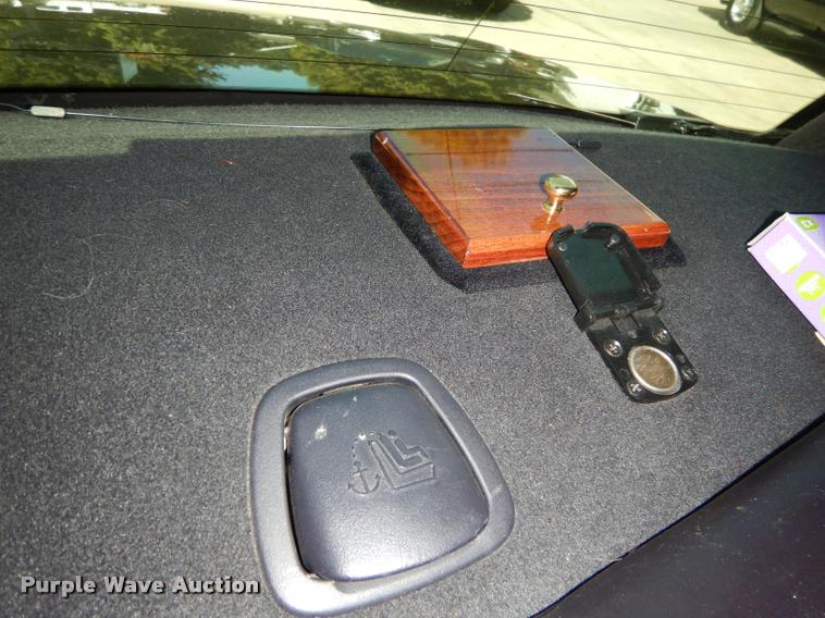 image for item DD0847 2004 Lincoln Town Car stretched limousine