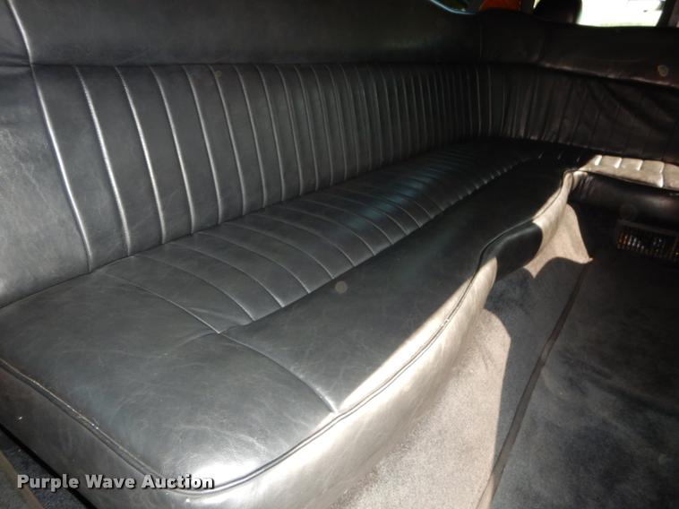 image for item DD0847 2004 Lincoln Town Car stretched limousine