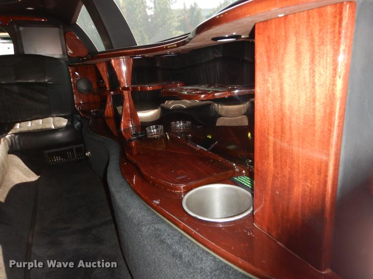 image for item DD0847 2004 Lincoln Town Car stretched limousine