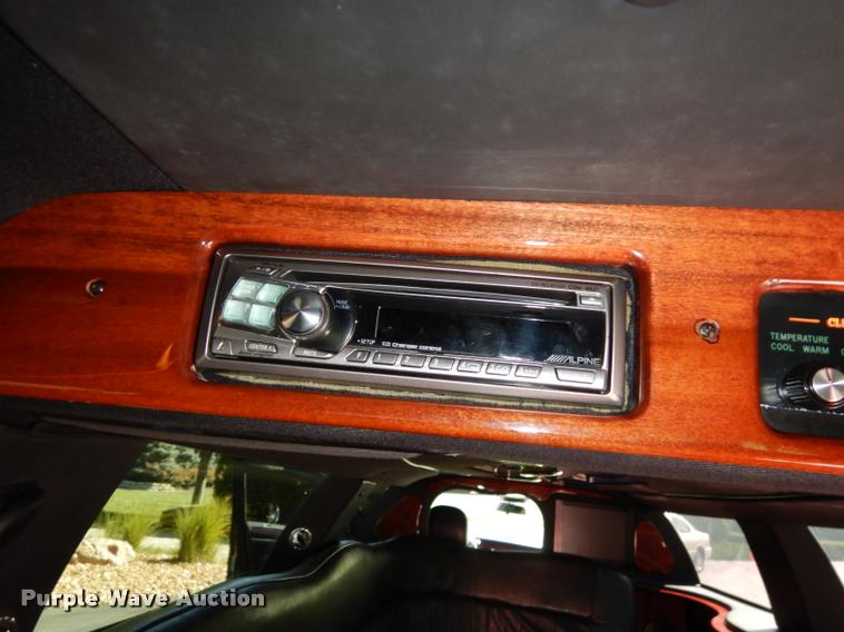 image for item DD0847 2004 Lincoln Town Car stretched limousine