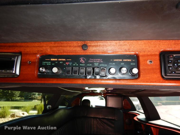 image for item DD0847 2004 Lincoln Town Car stretched limousine