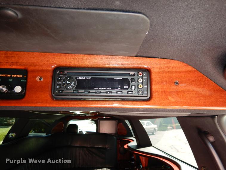 image for item DD0847 2004 Lincoln Town Car stretched limousine