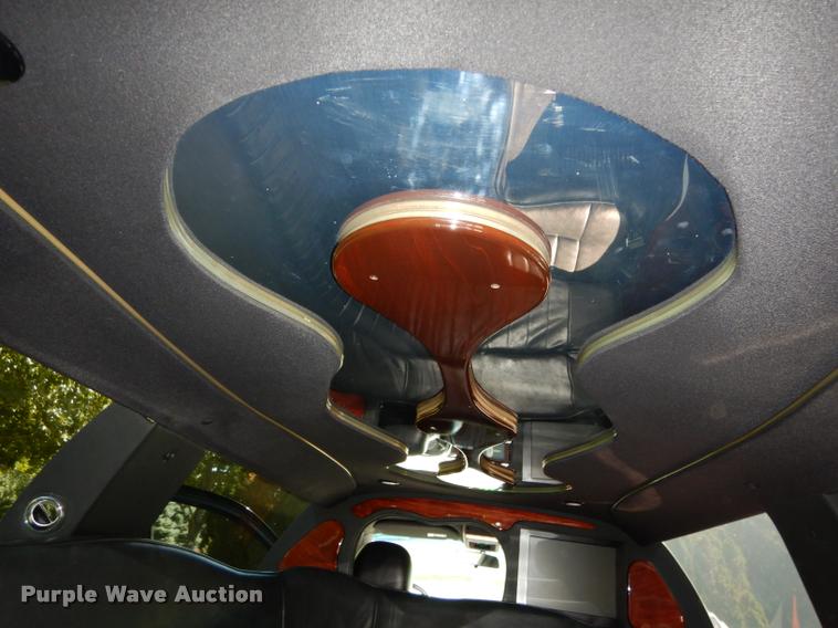 image for item DD0847 2004 Lincoln Town Car stretched limousine