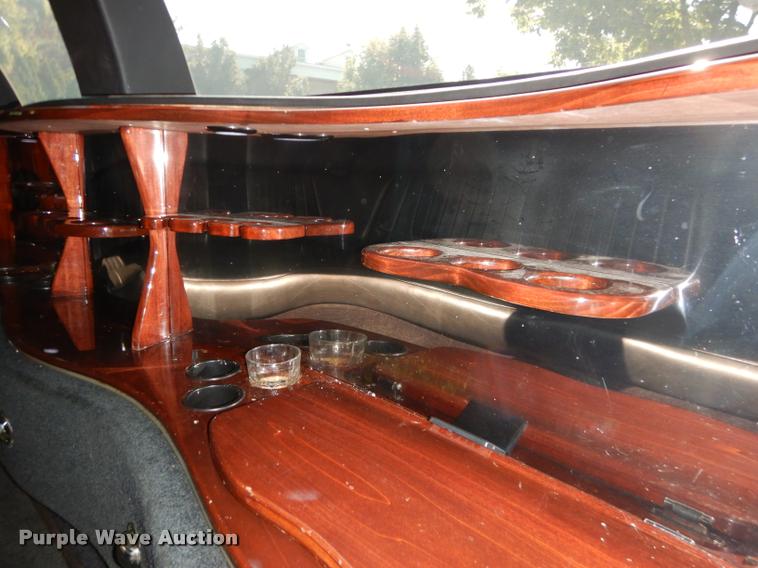 image for item DD0847 2004 Lincoln Town Car stretched limousine