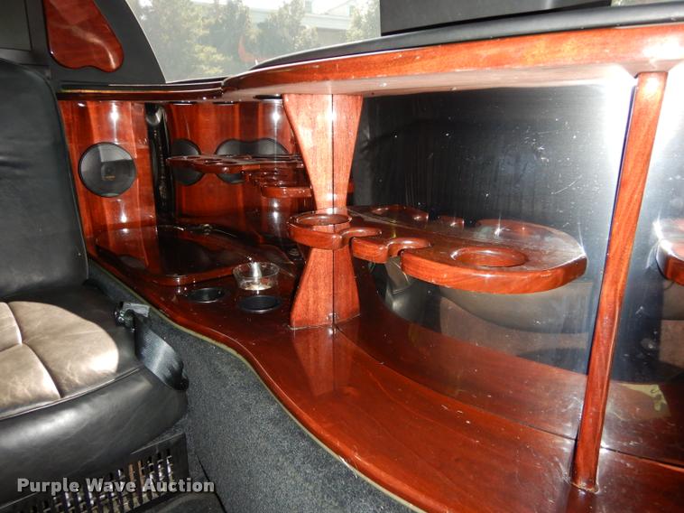 image for item DD0847 2004 Lincoln Town Car stretched limousine
