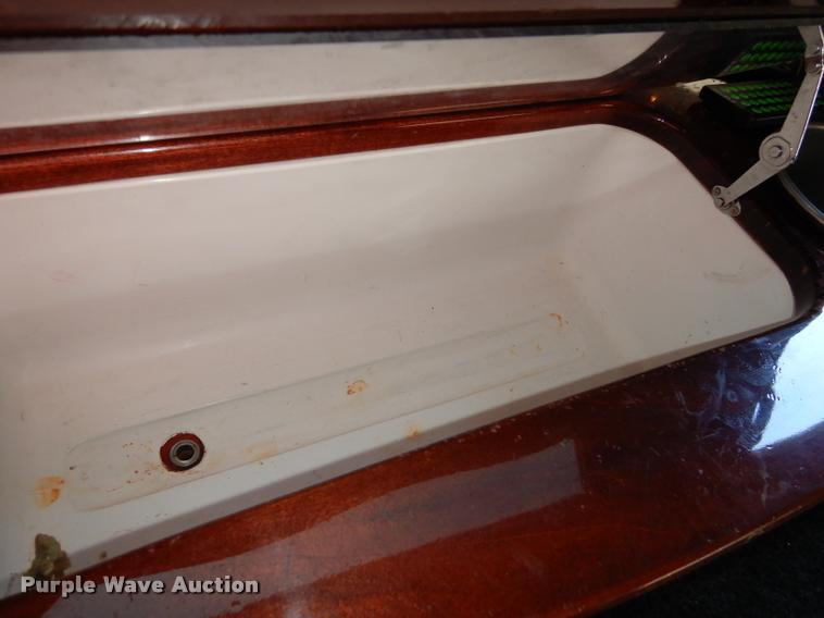 image for item DD0847 2004 Lincoln Town Car stretched limousine