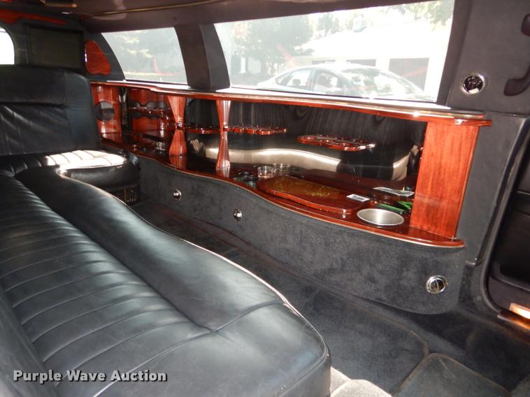 image for item DD0847 2004 Lincoln Town Car stretched limousine