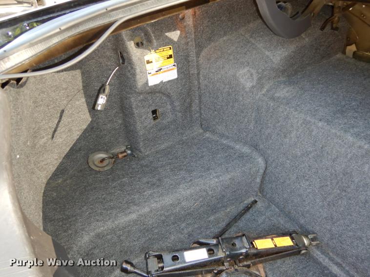 image for item DD0847 2004 Lincoln Town Car stretched limousine