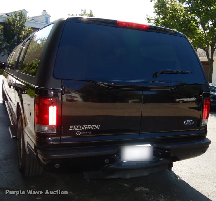 image for item DD0848 2005 Ford Excursion stretched limousine