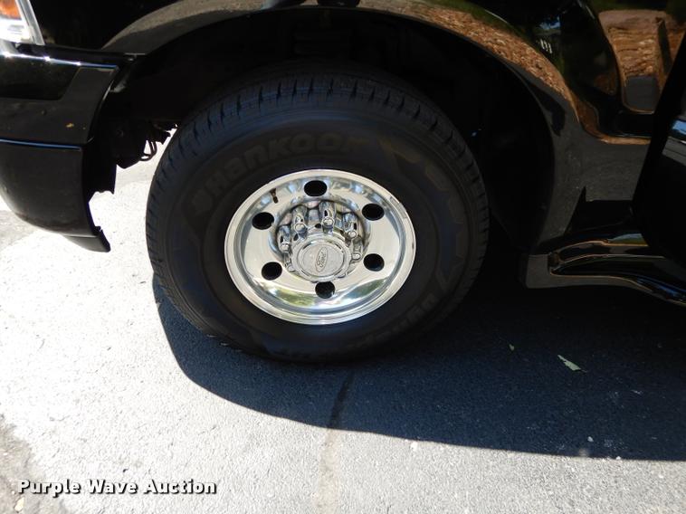 image for item DD0848 2005 Ford Excursion stretched limousine