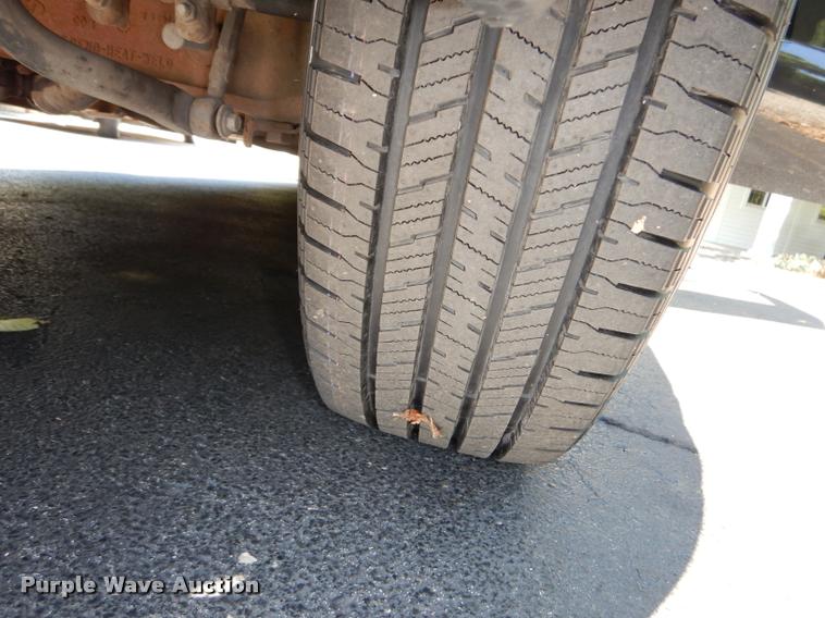 image for item DD0848 2005 Ford Excursion stretched limousine