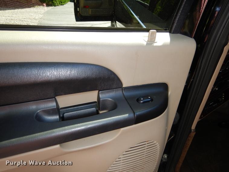 image for item DD0848 2005 Ford Excursion stretched limousine