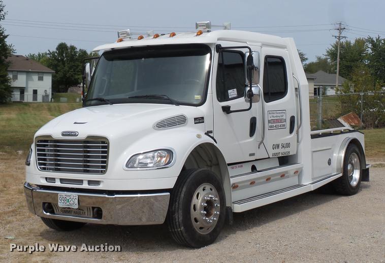 image for item DD1513 2007 Freightliner Business Class M2 Summit Hauler Crew Cab flatbed truck