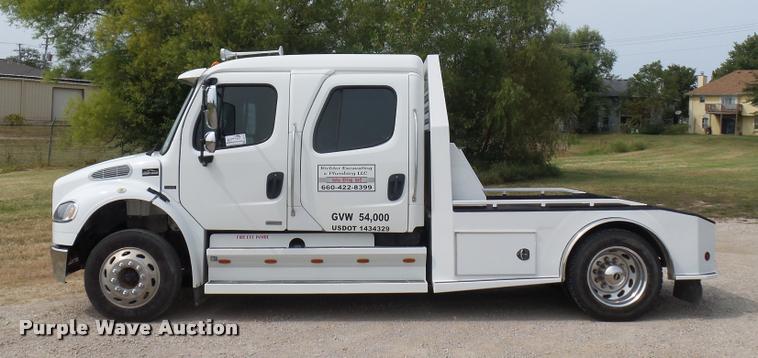 image for item DD1513 2007 Freightliner Business Class M2 Summit Hauler Crew Cab flatbed truck