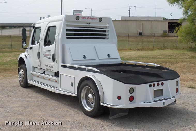 image for item DD1513 2007 Freightliner Business Class M2 Summit Hauler Crew Cab flatbed truck