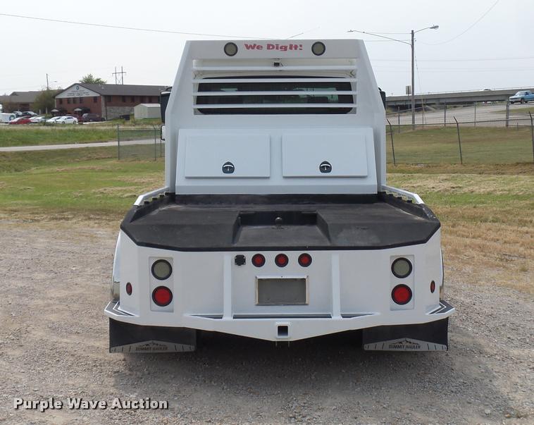 image for item DD1513 2007 Freightliner Business Class M2 Summit Hauler Crew Cab flatbed truck