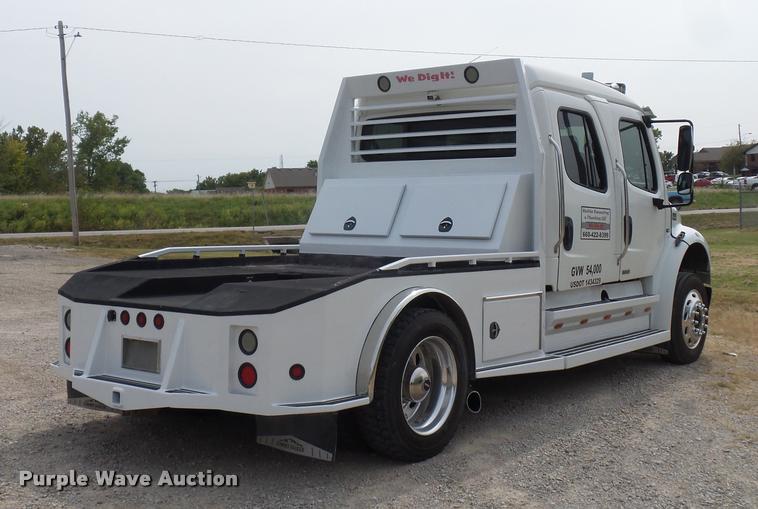 image for item DD1513 2007 Freightliner Business Class M2 Summit Hauler Crew Cab flatbed truck