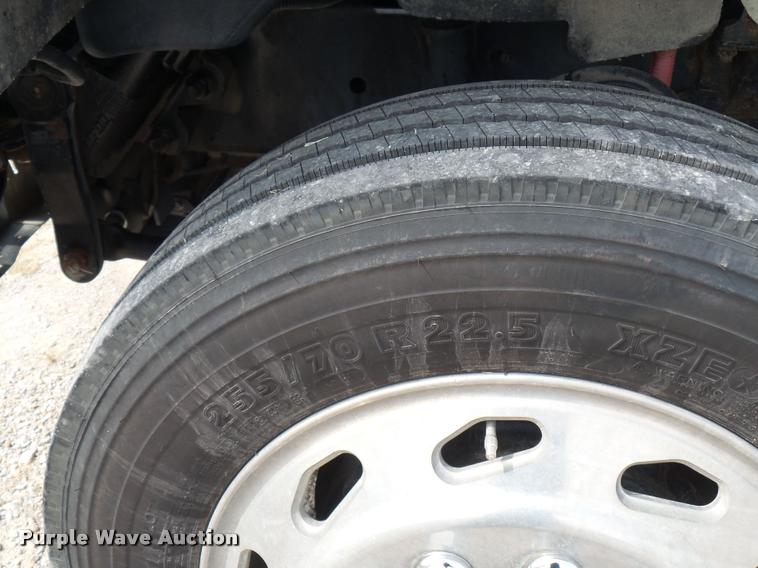 image for item DD1513 2007 Freightliner Business Class M2 Summit Hauler Crew Cab flatbed truck