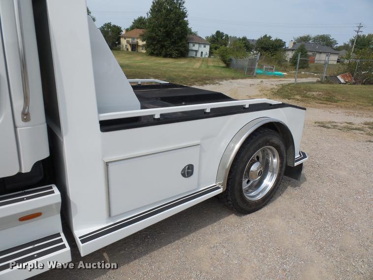 image for item DD1513 2007 Freightliner Business Class M2 Summit Hauler Crew Cab flatbed truck