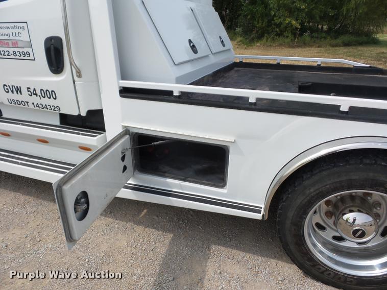 image for item DD1513 2007 Freightliner Business Class M2 Summit Hauler Crew Cab flatbed truck