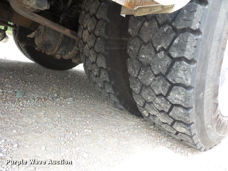 image for item DD1513 2007 Freightliner Business Class M2 Summit Hauler Crew Cab flatbed truck