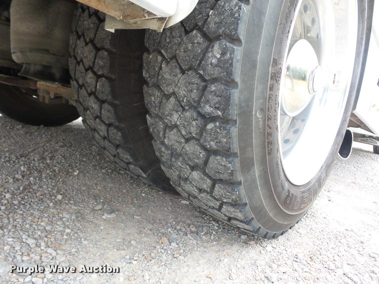 image for item DD1513 2007 Freightliner Business Class M2 Summit Hauler Crew Cab flatbed truck