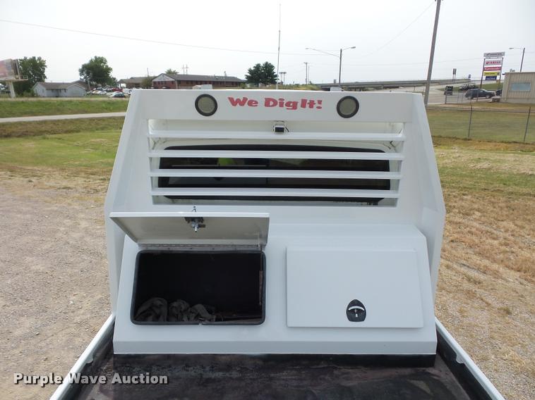 image for item DD1513 2007 Freightliner Business Class M2 Summit Hauler Crew Cab flatbed truck