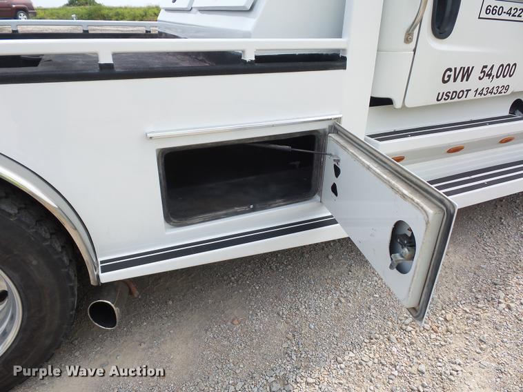 image for item DD1513 2007 Freightliner Business Class M2 Summit Hauler Crew Cab flatbed truck