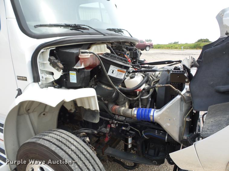 image for item DD1513 2007 Freightliner Business Class M2 Summit Hauler Crew Cab flatbed truck