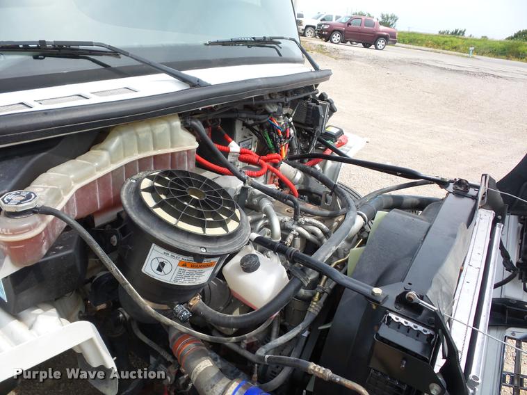 image for item DD1513 2007 Freightliner Business Class M2 Summit Hauler Crew Cab flatbed truck