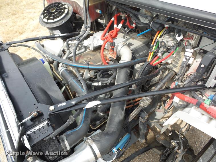 image for item DD1513 2007 Freightliner Business Class M2 Summit Hauler Crew Cab flatbed truck