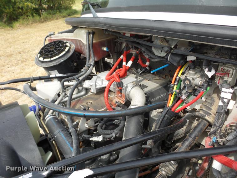 image for item DD1513 2007 Freightliner Business Class M2 Summit Hauler Crew Cab flatbed truck