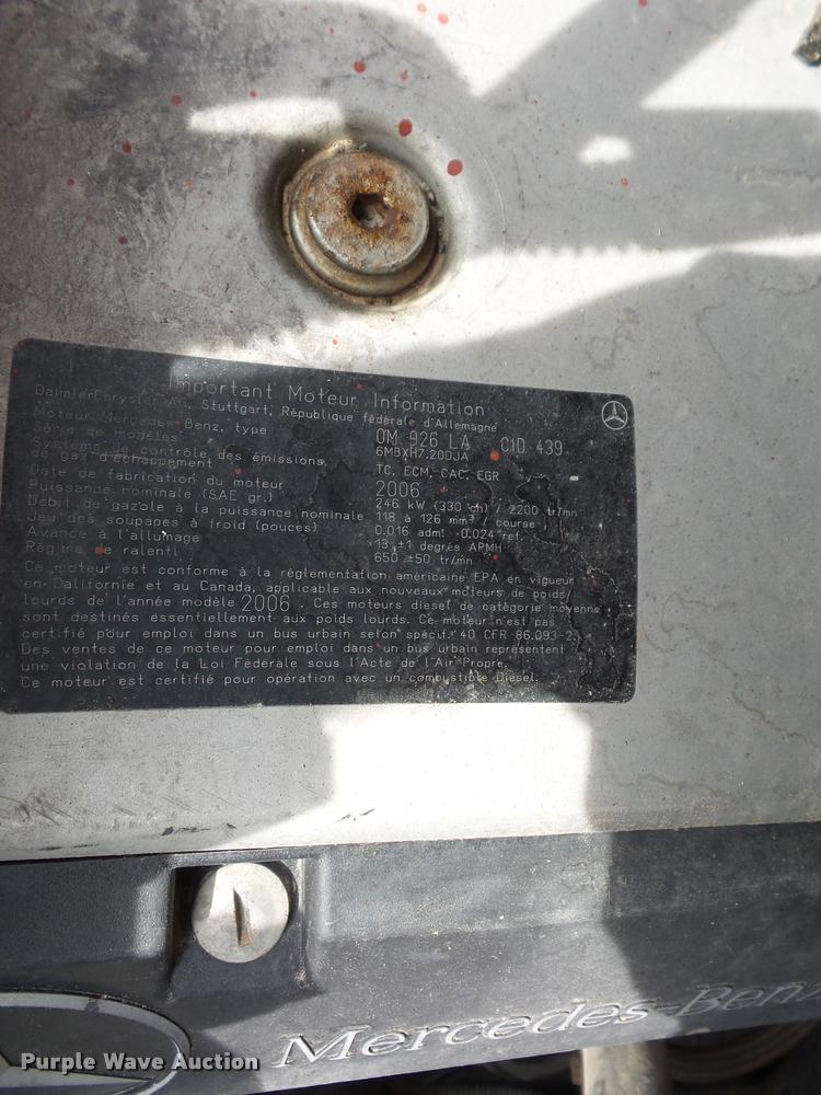 image for item DD1513 2007 Freightliner Business Class M2 Summit Hauler Crew Cab flatbed truck