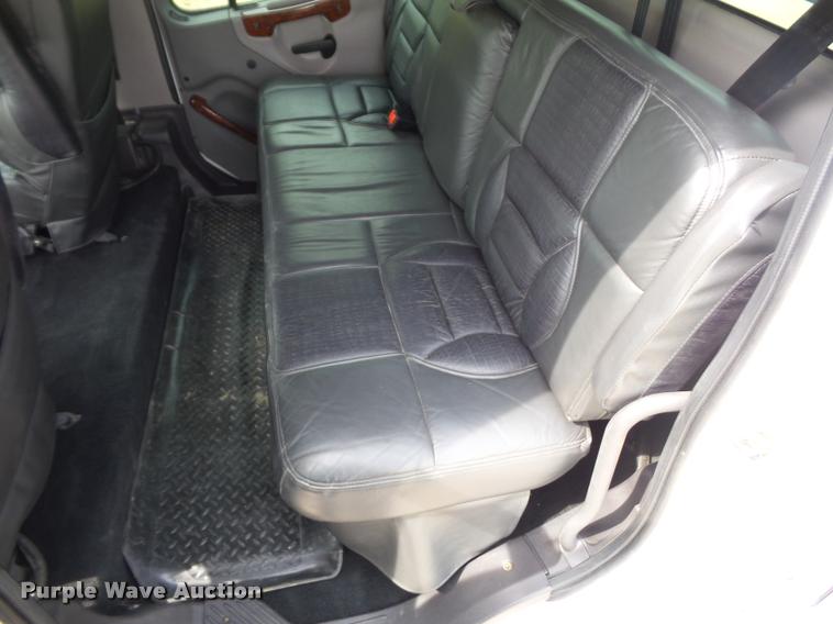 image for item DD1513 2007 Freightliner Business Class M2 Summit Hauler Crew Cab flatbed truck