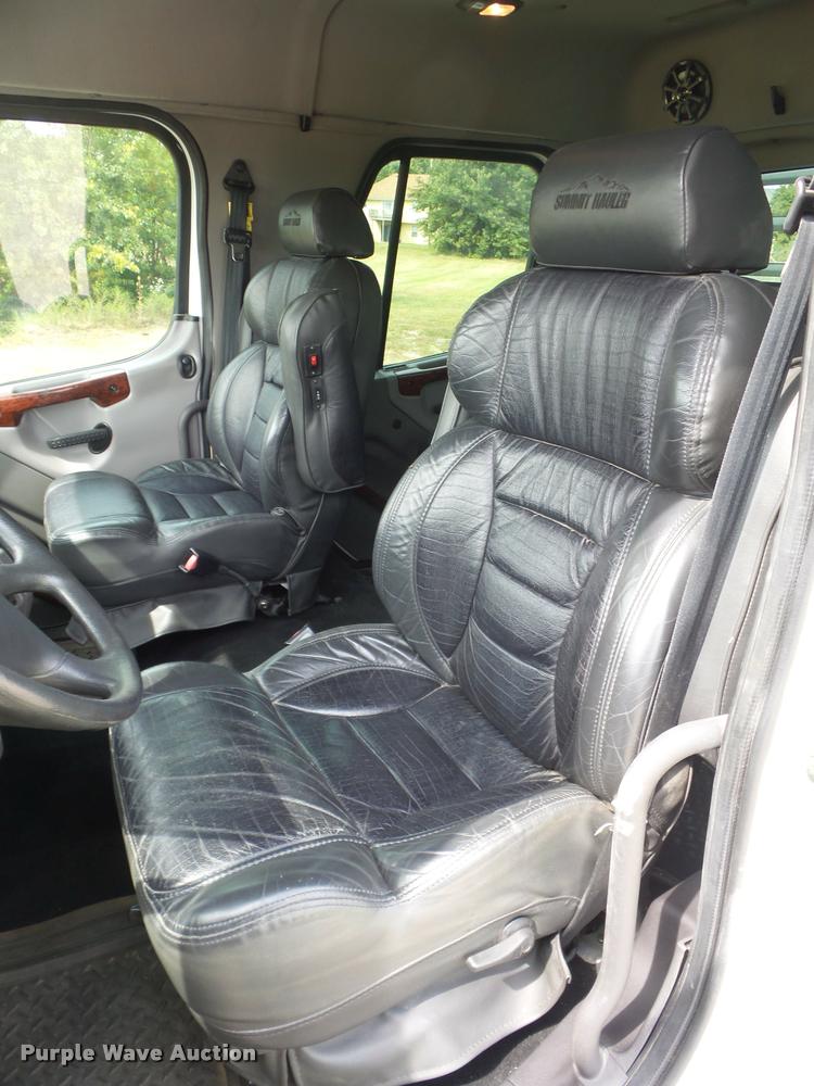 image for item DD1513 2007 Freightliner Business Class M2 Summit Hauler Crew Cab flatbed truck