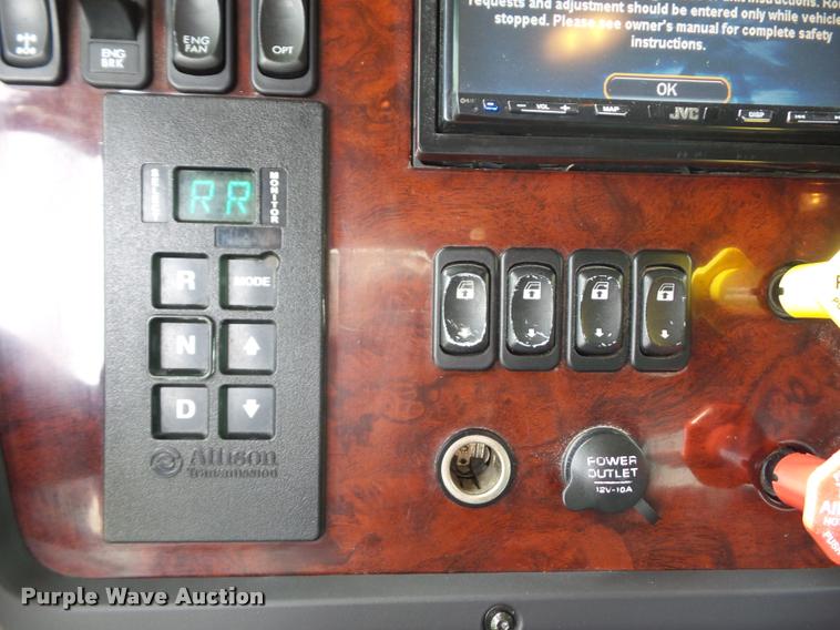 image for item DD1513 2007 Freightliner Business Class M2 Summit Hauler Crew Cab flatbed truck