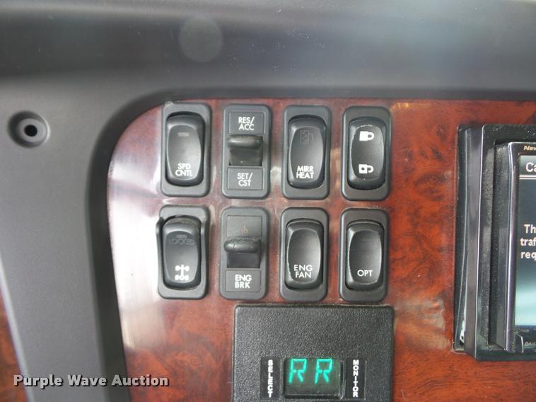 image for item DD1513 2007 Freightliner Business Class M2 Summit Hauler Crew Cab flatbed truck