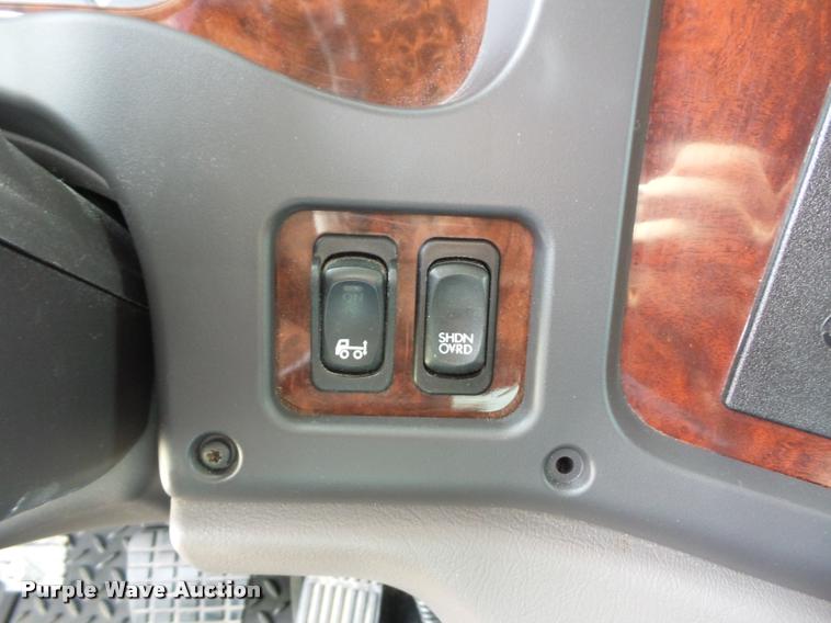 image for item DD1513 2007 Freightliner Business Class M2 Summit Hauler Crew Cab flatbed truck