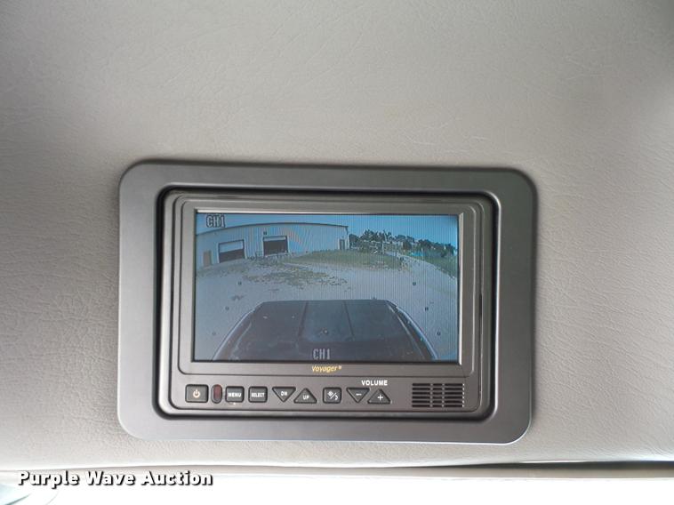 image for item DD1513 2007 Freightliner Business Class M2 Summit Hauler Crew Cab flatbed truck