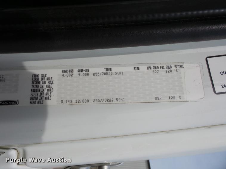 image for item DD1513 2007 Freightliner Business Class M2 Summit Hauler Crew Cab flatbed truck