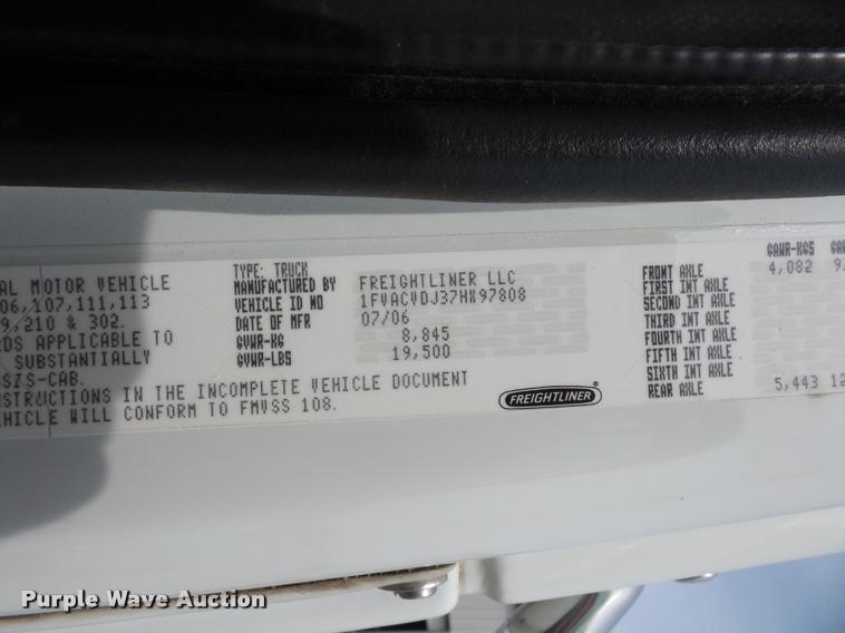 image for item DD1513 2007 Freightliner Business Class M2 Summit Hauler Crew Cab flatbed truck