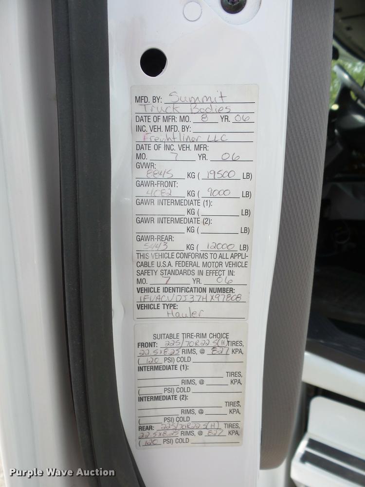 image for item DD1513 2007 Freightliner Business Class M2 Summit Hauler Crew Cab flatbed truck