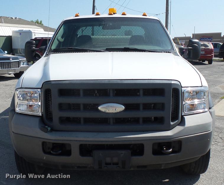 image for item DD1528 2005 Ford F450 Super Duty utility truck
