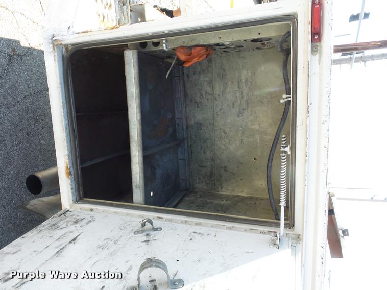 image for item DD1528 2005 Ford F450 Super Duty utility truck