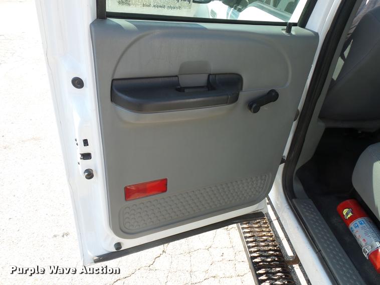 image for item DD1528 2005 Ford F450 Super Duty utility truck