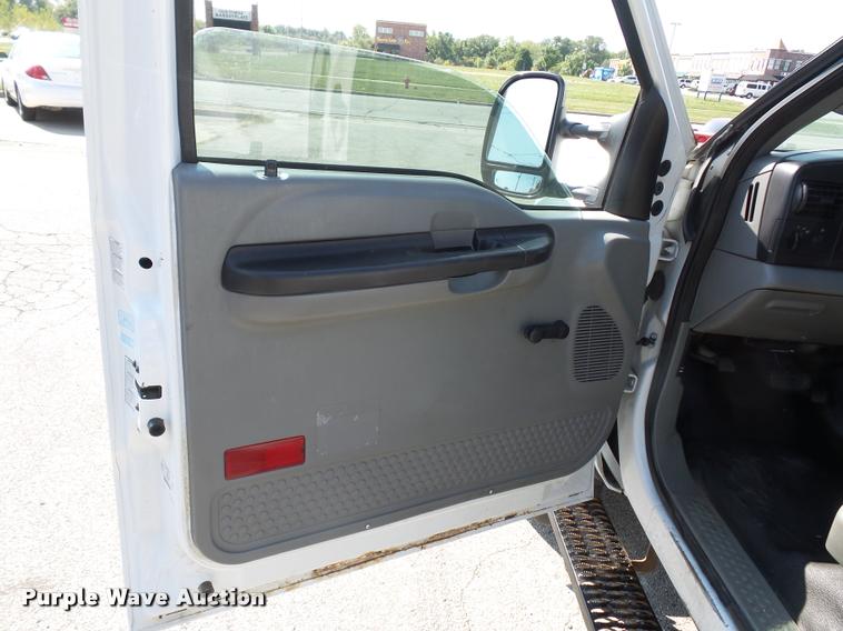 image for item DD1528 2005 Ford F450 Super Duty utility truck