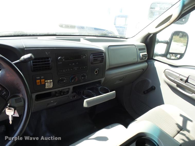 image for item DD1528 2005 Ford F450 Super Duty utility truck