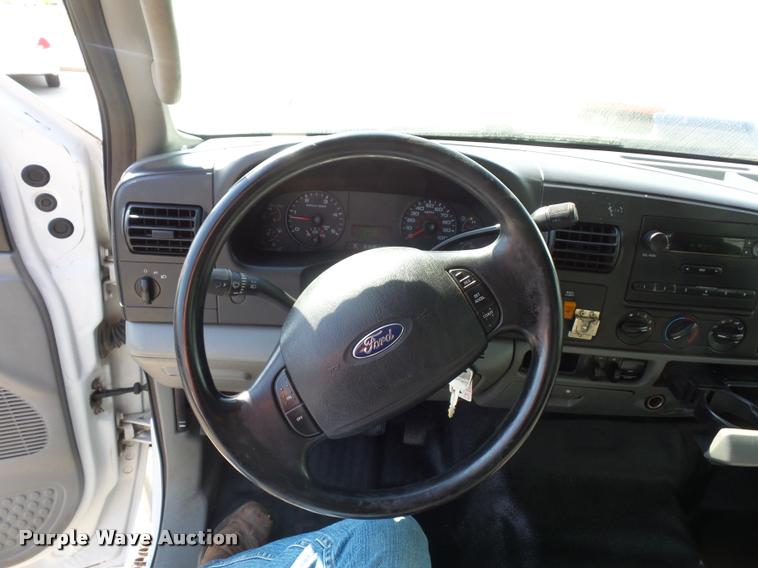 image for item DD1528 2005 Ford F450 Super Duty utility truck